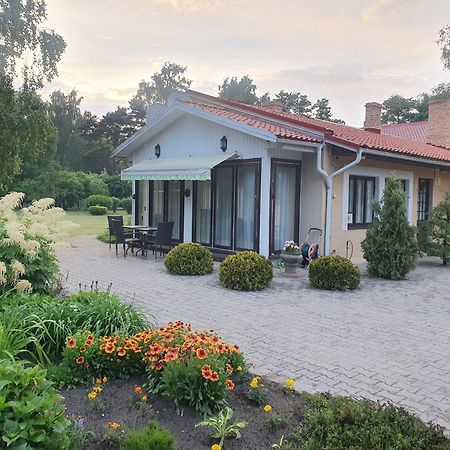 Villa Leonardo Ventspils Buitenkant foto