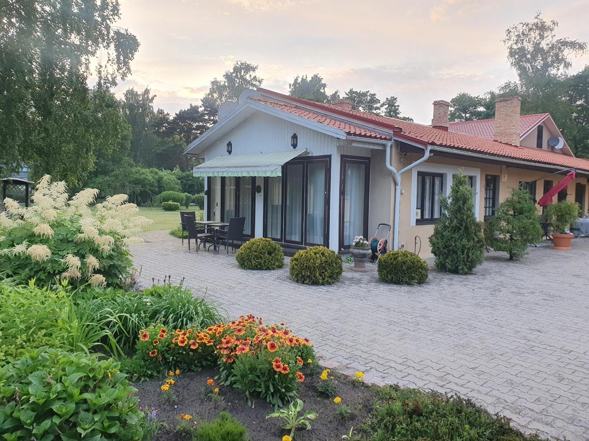 Villa Leonardo Ventspils Buitenkant foto